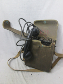 US- Army Field telephone in case, complete. Amerikaanse veldtelefoon in canvas tas.