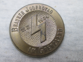 German tinnie, rally badge, Duitse tinnie H.J. / D.J. Brauner Jugendtag im Grenzland / 11-3-1934. Hitler-Jugend Deutscher Jugend, Jungvolk badge embleem.