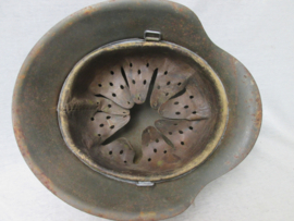 German helmet M-42 found in Normandy. Duitse helm model 1942, zo gevonden, niets schoon gemaakt. mooie eerlijke helm, Wehrmacht.