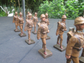 LINEOL 10 Belgium soldiers 10 cm marching. 10 belgische soldaten te voet groot model antiek. bespeelde staat