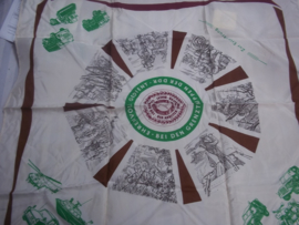 Herinnerings sjaal in originele verpakking. Ehrenvolll gedient bei der grenztruppen der DDR met militaire afbeeldingen.