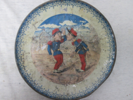 Tin humoristic Military plate. Blikken bordje met militaire Franse karikatuur. In het blik zie je deze borden niet zo vaak. bijzonder stuk.