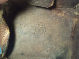 German ammo pouch with maker nicely marked. Duits patroontasje K-98 Mauser, met maker en datum Fins leger afgedragen met SA stempel. Regiments stempel nog aan de binnenkant zichtbaar.