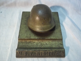 Miniature Swiss helmet . Miniatuur Zwitserse helm Militaire Sport Vereniging Winterthur. metalen uitvoering