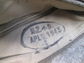 British overseas cap, nicely marked. Engelse kwartiersmuts met normale knopen en mooi gemarkeerd 1943, zeer nette staat.