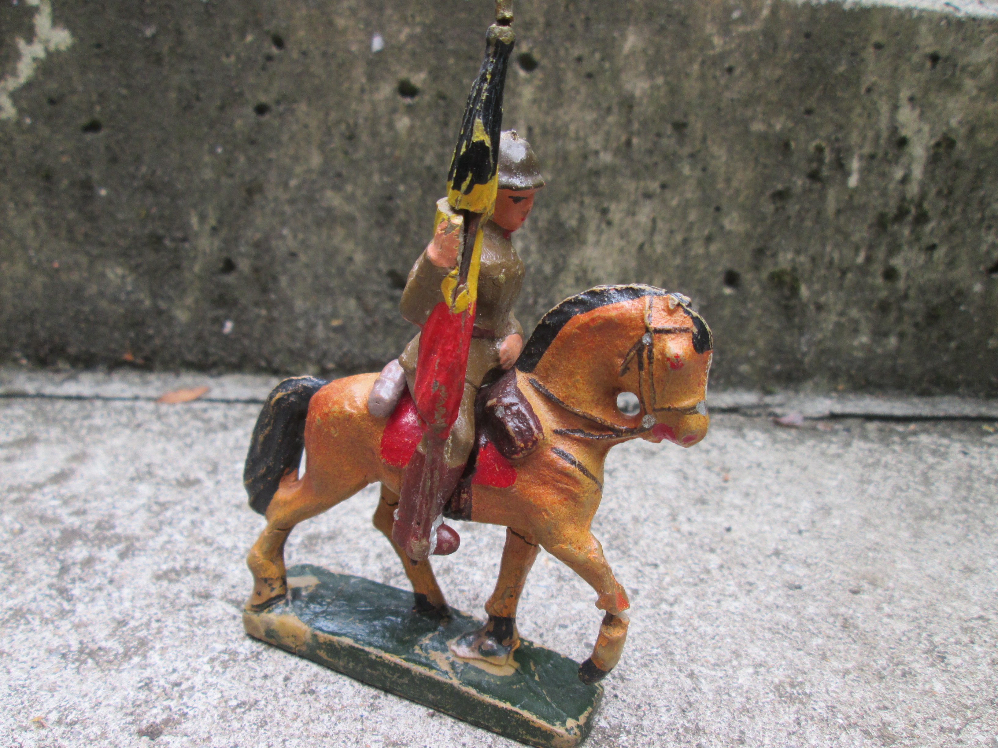 Made in belgium Belgium soldier with flag on his horse. Fabrication Belge, FB, Belgische soldaat met vlag op paard