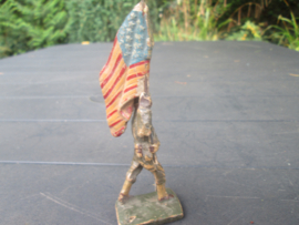 DURSO American soldier with flag. Amerikaanse soldaat met vlag ook van composiet gemaakt.