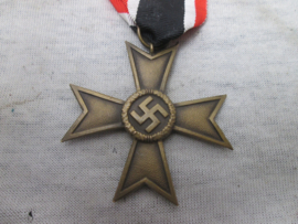 German medal with new ribbon, Duitse medaille met nieuw lint, K.V.K. Kriegs Verdienst Kreuz ohne Schwerten.