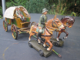 Tippco tin wagon with 2 horses and German soldiers. Blikken huifkar met paarden en 2 Duitse soldaten.