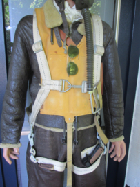 Complet uniform USAF pilot, bombercrew. WW2.Complete uniform en uitrusting van een Amerikaanse USAAF piloot. moi gemarkeerd, bijzonder stuk.