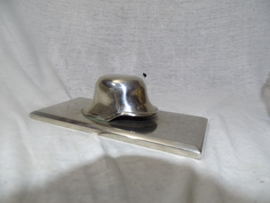 German helmet miniature, M-1916, very heavy silver toned, 16 x 7 cm. Miniatuur Duitse helm model 1916, zilverkleurig, zeer zwaar, mooi degelijk stuk, perfect afgewerkt.