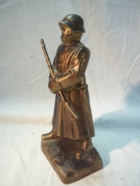 Statue of a Swiss soldier. Beeld van een Zwitserse soldaat.