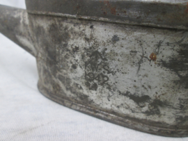 British oilcan, nicely marked, Oliebusje Engels leger, met broad arrow en 1942. /I\.