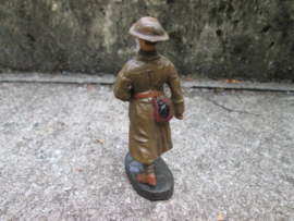 ELASTOLIN British soldier in a great coat. Engelse soldaat in lange jas, bijzonder figuur deze kom je niet vaak tegen zeldzaam.