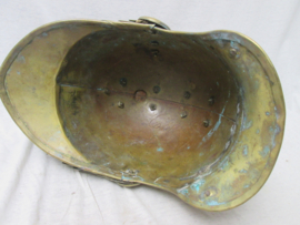 French officers fire helmet from the city of Bayeux.  Franse officiers helm van de brandweer uit Bayeux model 1855 in een nette staat, zonder binnenwerk. mooie frontplaat van het departement bayeux.