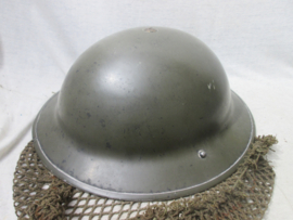 British steelhelmet Mk II nicely marked and dated 1939. Engelse brodie helm met origineel net. 1939 gemarkeerd, zeer nette staat.