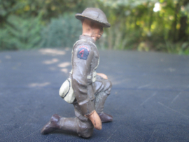 ELASTOLIN British soldier with moving arm. Engelse soldaat met bewegende arm zeer goede staat.