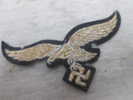 German Luftwaffe Air-Force breast eagle, some moth damage. Duitse borstadelaar Luftwaffe, met aan de rand wat mot schade.