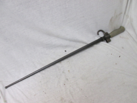 French bayonet M-1886 Lebel. Franse Lebel bajonet, met schede model 1886. met pareerhaak, eerste model de haak werd ook wel Rosalie genoemd door de poilu.