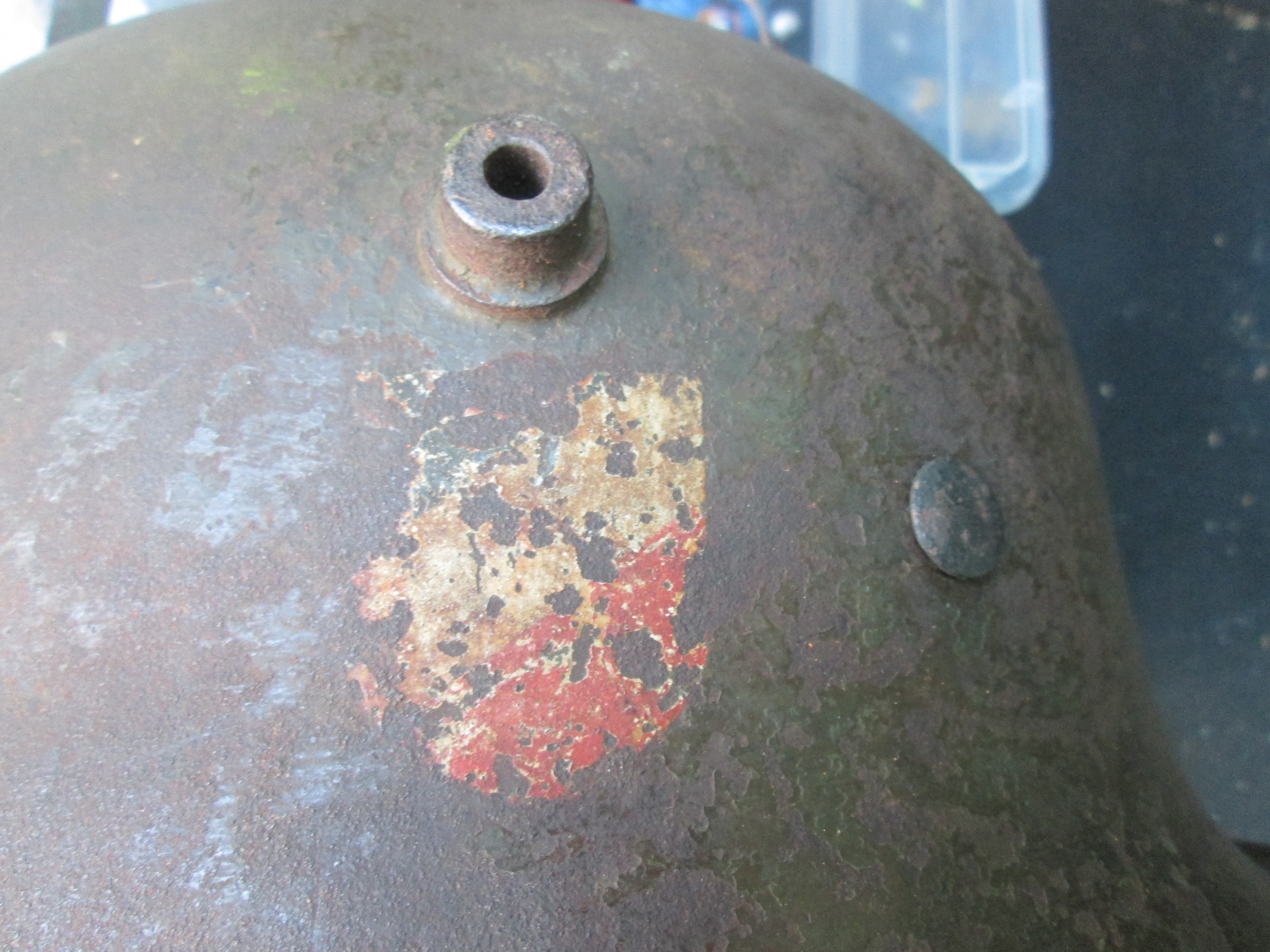 Very rare German Double decal helmet model 1916 with M-1930 innerliner. Duitse dubbele decal Wehrmacht helm M-1916 met origineel M-1930 binnenwerk, zeer bijzonder. mooi herbruikte helm door de Reichswehr, daarna Wehrmacht, zeldzaam stuk.