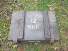 German ammo box. Duits houten kist voor 12 Nebelwerfer granaten. met Wa. stempel.