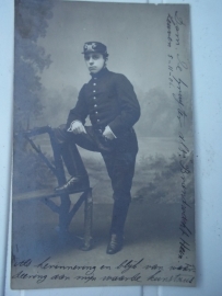 Photograph of a Belgium fireman. Foto van Brandwacht Hein, met mooie typische oude brandweerpet.