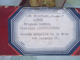 Belgium medal awarded to a police man. Belgische medaille uitgereikt aan een Rijkswachter Gouden medaille in de orde van Leopold II, met zeer leuk doosje