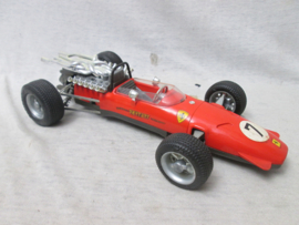 Schuco speelgoed ferrari racewagen in een perfekte staat met nog het originele sleuteltje en gereedschap met daarop Schuco bijzonder stuk in TOP staat.