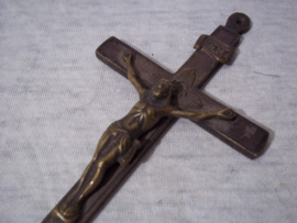 draagbaar kruisbeeld met ebbenhout rond 1850 gedragen door priesters en legeraalmoezeniers 14 cm.