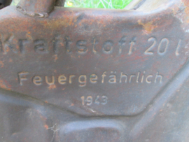 Duitse jerrycan 2e model 1943 met WEHRMACHT nette grbruikte staat.