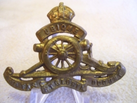 English cap badge Royal Artillery, Engels baretembleem