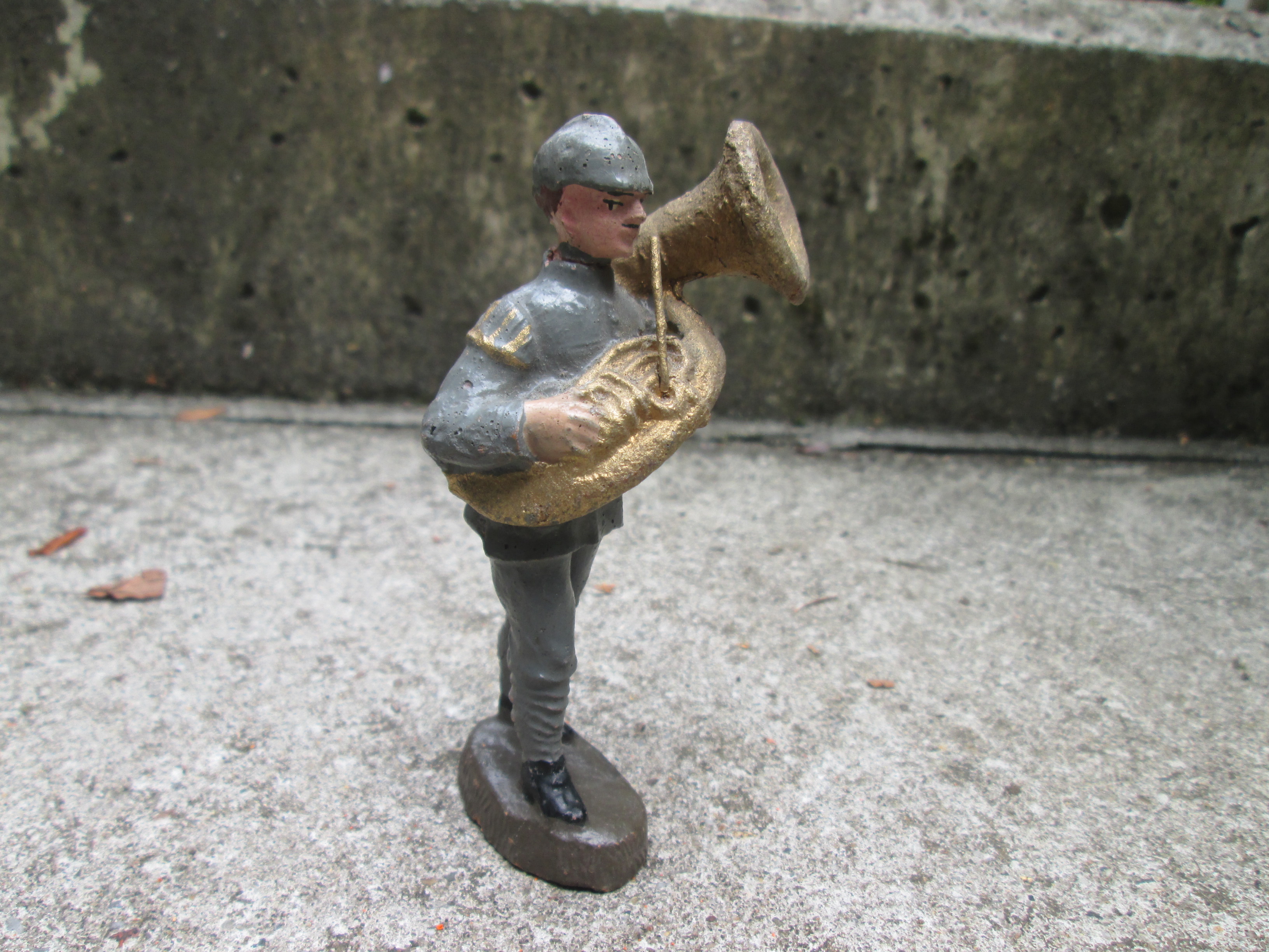 ELASTOLIN German soldier military band 10cm. Elastolin Duitse soldaat met blaas instrument 10 cm oud model