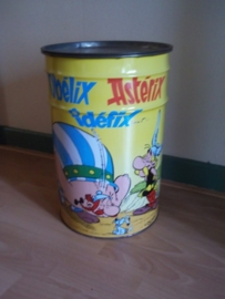 Tin with comics, groot blik met daarop Astrix en Obelix