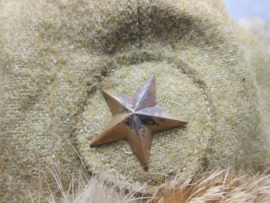 Japanese army winter rabbit fur officers cap, nicely marked with metal star. Japanse officiers winter bont muts met metalen ster geheel compleet zeldzaam stuk.