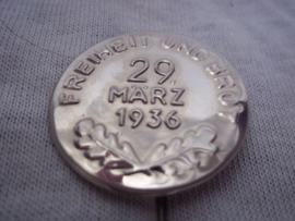 German pin. Duits speldje Freifeit und Brot 29 Marz. 1936.