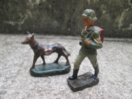 Fabrication belge German sanitater with dog. Duitse hospitaalsoldaat met Rode kruis hond leuk is de rugzak. leuke set.