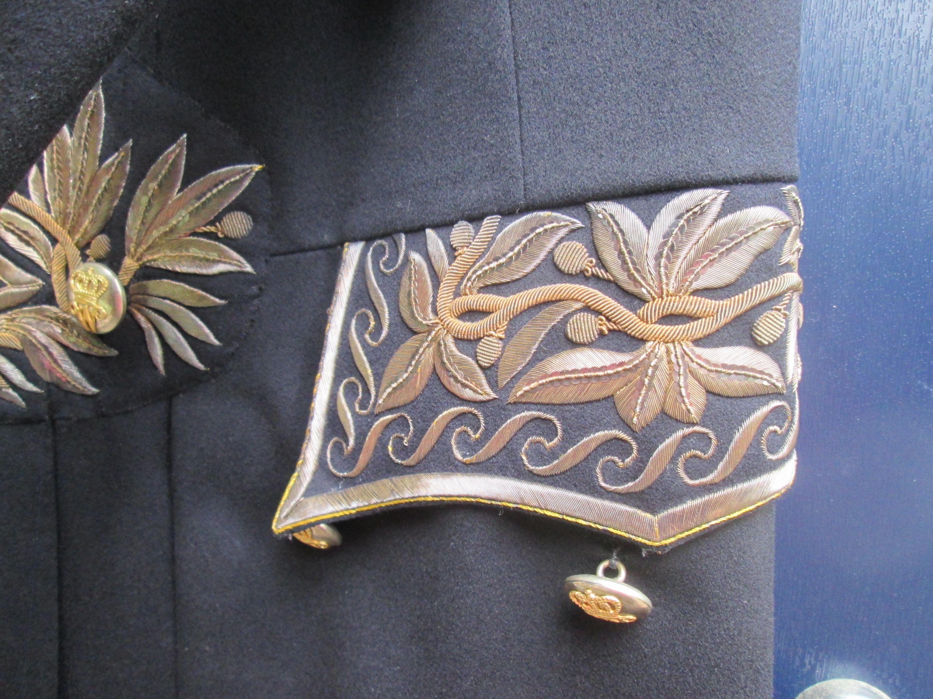 Nederlands diplomaten uniform 1920. mooi goud geborduurd.
