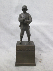 Statue German Wehrmacht soldier, missing his rifle. Weihnachten 1940. Samak beeldje Duitse soldaat, helaas zonder geweer 25 cm.