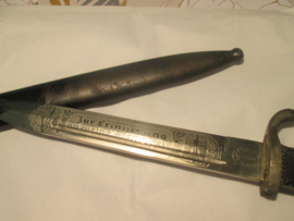 German dress bayonet with etching. Duitse parade bajonet met inscriptie Erinnerung an meine Dienstzeit met 2 Wehrmacht adelaars maker hersteller FW Holler Solingen.