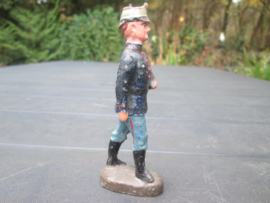 ELASTOLIN Soldier marching. Soldaat marcherend met sjako blauw uniform Duits/ Nederlands.