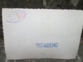 Photo German soldier wearing a Dutch helmet. Foto uit Russisch archief, Duitse soldaat met Nederlandse helm als oorlogs buit.