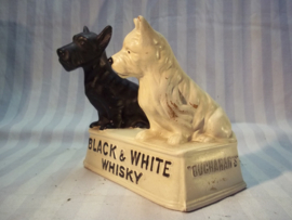 Black and White advertisment display. Reclame figuur van een soort rubber.