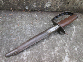 US-Army trench knife. made by JEWELL. L.F. and C 1917. US loopgravenmes met leren schede Gemerkt JEWELL 1918, dolk 1917 gedateerd, de zogenaamde knuckleknife.