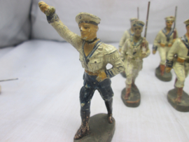 ELASTOLIN German sailors marching WW1  Imperial Reichsmarine played condition very rare. 7 matrozen van de Keizerlijke Rijksmarine zeldzaam geheel.