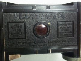 Photocamera made in the USA in 1933, UNIVEX - A bakelite.Fotocamera bakeliet compleet met filmrolletje. gemaakt in Amerika in 1933. werkende staat.
