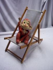 Beach chair for a doll. Strandstoel voor poppen, leuk item