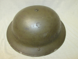 British steel helmet Mk2, nicely marked and dated. Engelse staal helm Mk2 in een bijna MINT staat, mooi op kleur en strak binnenwerk.