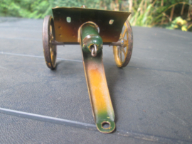 German tin camouflage canon. Duits gecamoufleerd kanon in goede staat werkend.