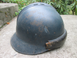 French motorised helmet J´eanne d`Arc pattern 1945 made in 1950. Franse gemotoriseerde helm model 1945, gemarkeerd 1950, zeer goede staat.