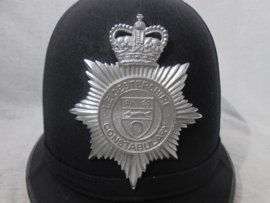 British Bobby helmet, Engelse politie helm Leicestershire Constabulary, apart embleem mooie helm.